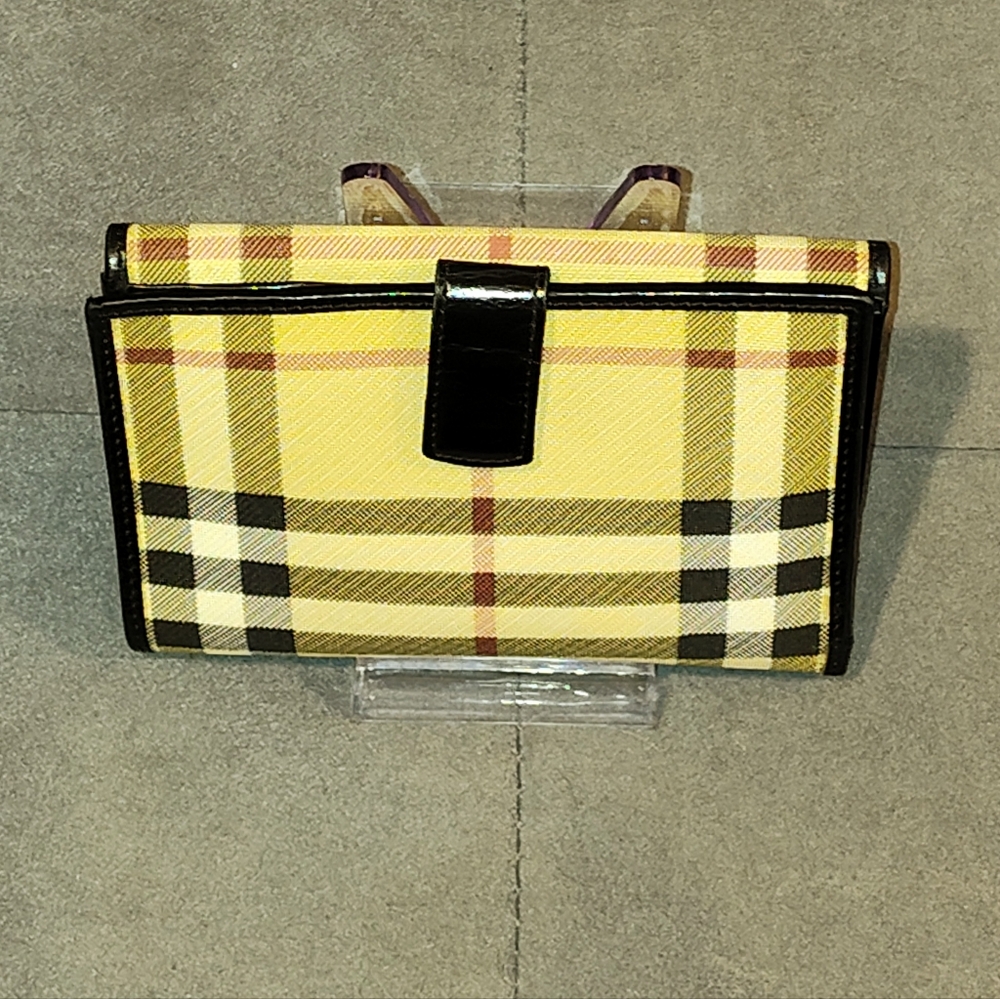 BURBERRY VINTAGE NOVA CHECK COATED CANVAS & PATENT LEATHER BI-FOLD SNAP WALLET - Picture 6 of 17